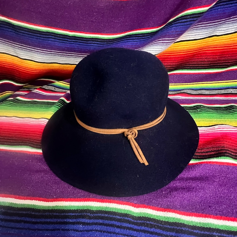 VINTAGE “QSW” Quiksilver Dark Blue Women's Sun Hat with Brown Leather Band Suede